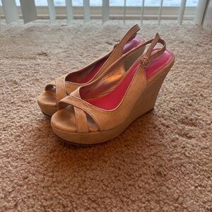 Lilly Pulitzer Tan Woven Peep Toe Wedges With Gold Accents Size 7